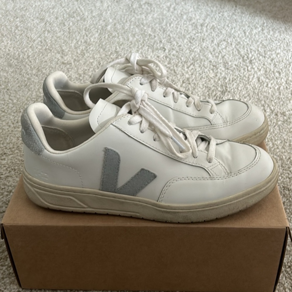 Veja sneakers size 9 women’s